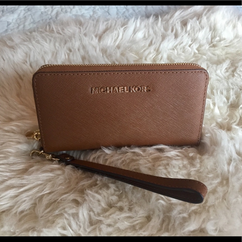 Michael Kors BNWT Wristlet Wallet & Phone Case